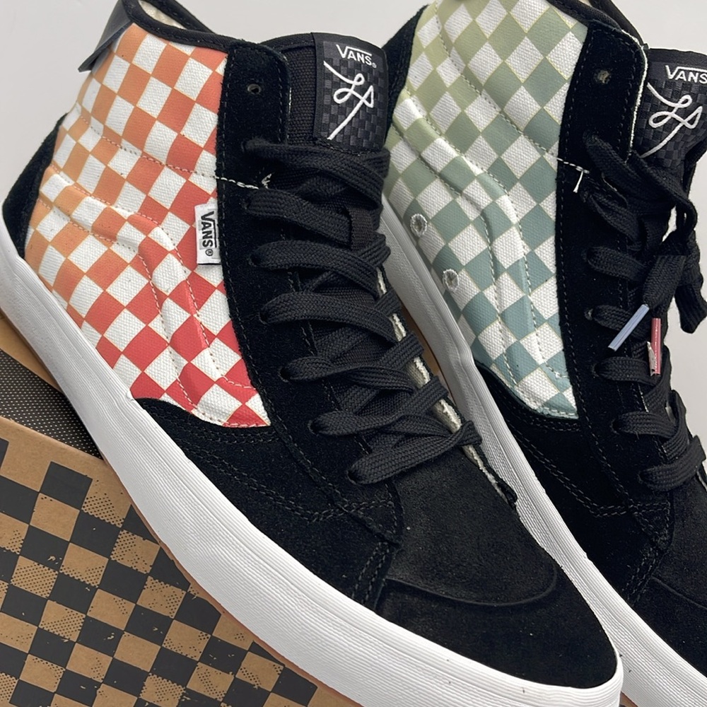 Vans WMNS High-Top Sneakers The Lizzie
Checkerboard Black/Multi
VN0A4BX1BML - Picture 7 of 16